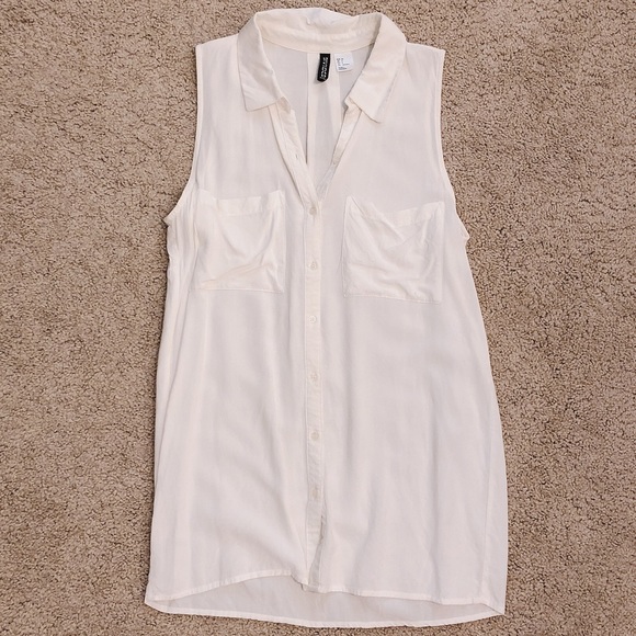 Sleeveless pocket button down blouse - Picture 1 of 2